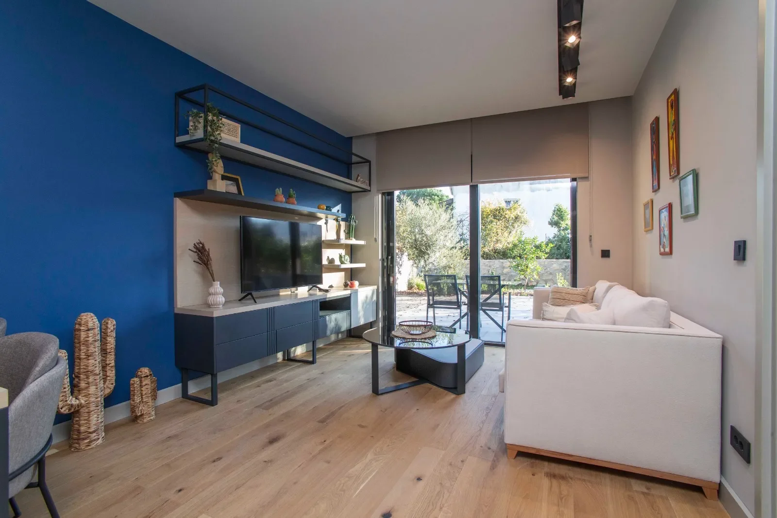 Tivat’ta Porto Montenegro’ya Yürüme Mesafesinde 1+1 Daire – 45 m² + 80 m² Teras