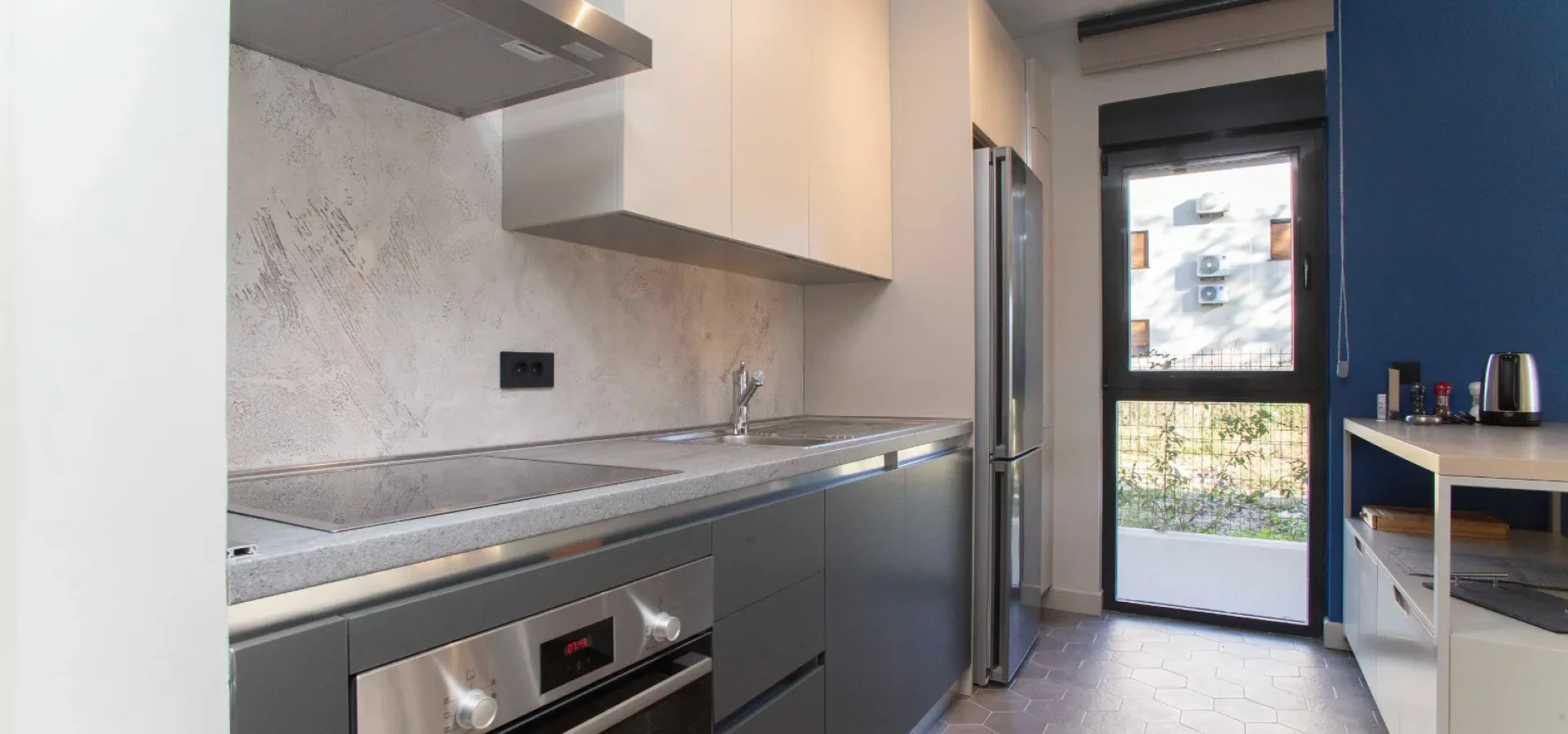 Tivat’ta Porto Montenegro’ya Yürüme Mesafesinde 1+1 Daire – 45 m² + 80 m² Teras