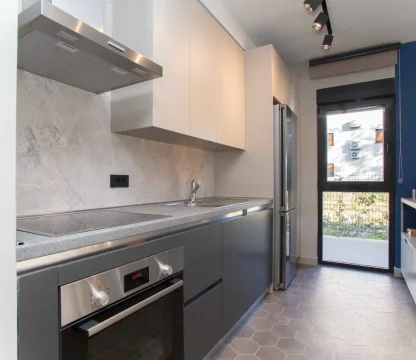 Tivat’ta Porto Montenegro’ya Yürüme Mesafesinde 1+1 Daire – 45 m² + 80 m² Teras