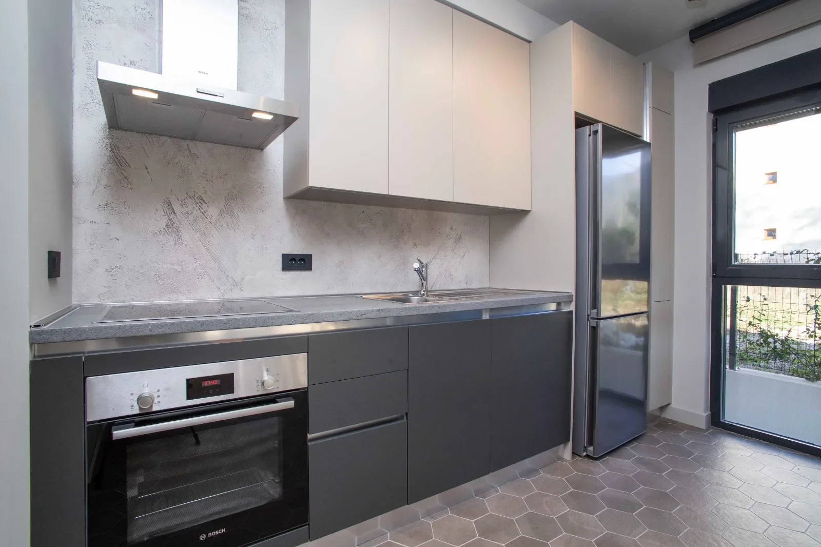 Tivat’ta Porto Montenegro’ya Yürüme Mesafesinde 1+1 Daire – 45 m² + 80 m² Teras