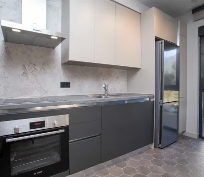 Tivat’ta Porto Montenegro’ya Yürüme Mesafesinde 1+1 Daire – 45 m² + 80 m² Teras