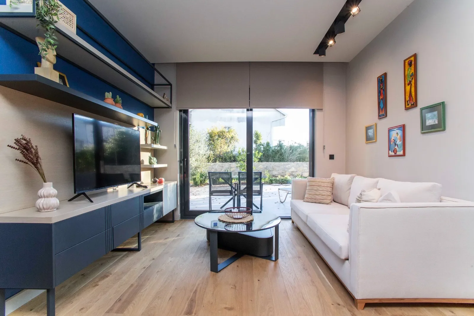 Tivat’ta Porto Montenegro’ya Yürüme Mesafesinde 1+1 Daire – 45 m² + 80 m² Teras