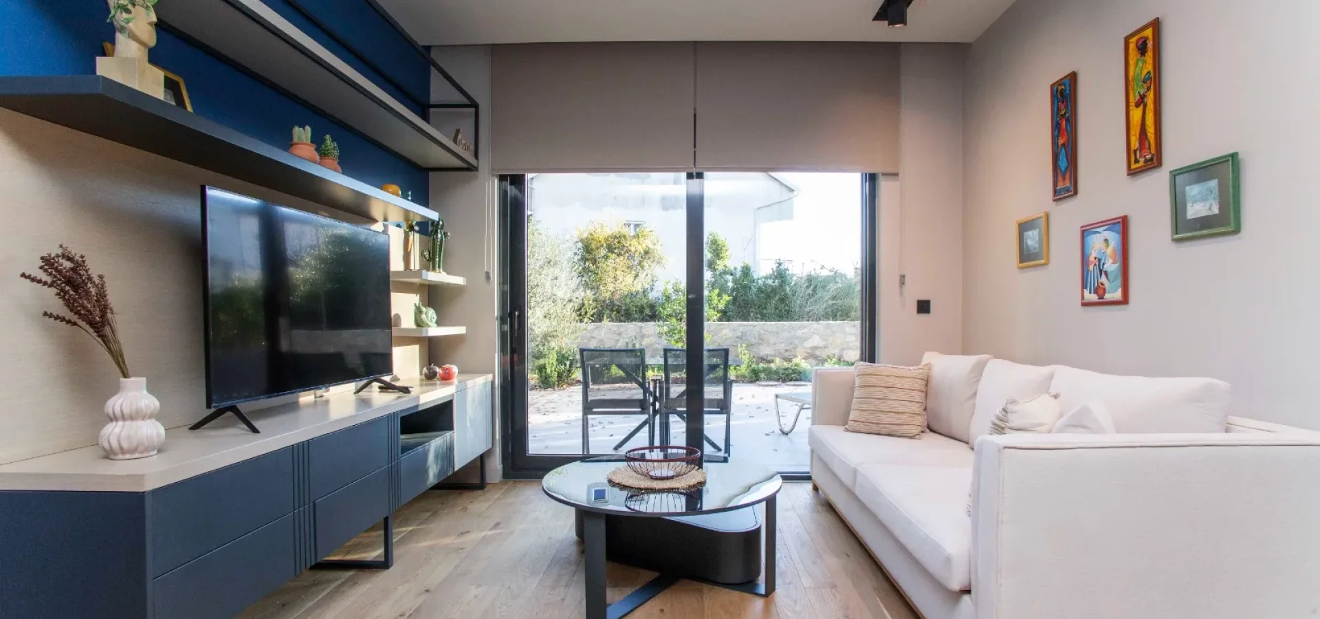 Tivat’ta Porto Montenegro’ya Yürüme Mesafesinde 1+1 Daire – 45 m² + 80 m² Teras