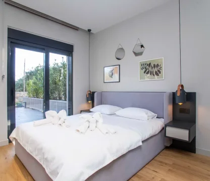 Tivat’ta Porto Montenegro’ya Yürüme Mesafesinde 1+1 Daire – 45 m² + 80 m² Teras