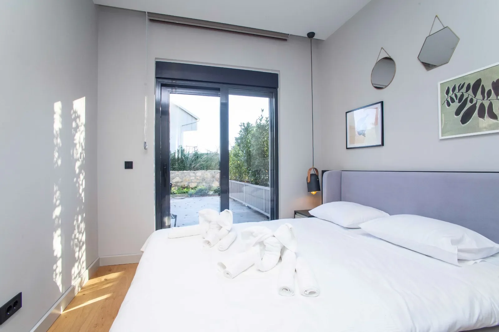 Tivat’ta Porto Montenegro’ya Yürüme Mesafesinde 1+1 Daire – 45 m² + 80 m² Teras