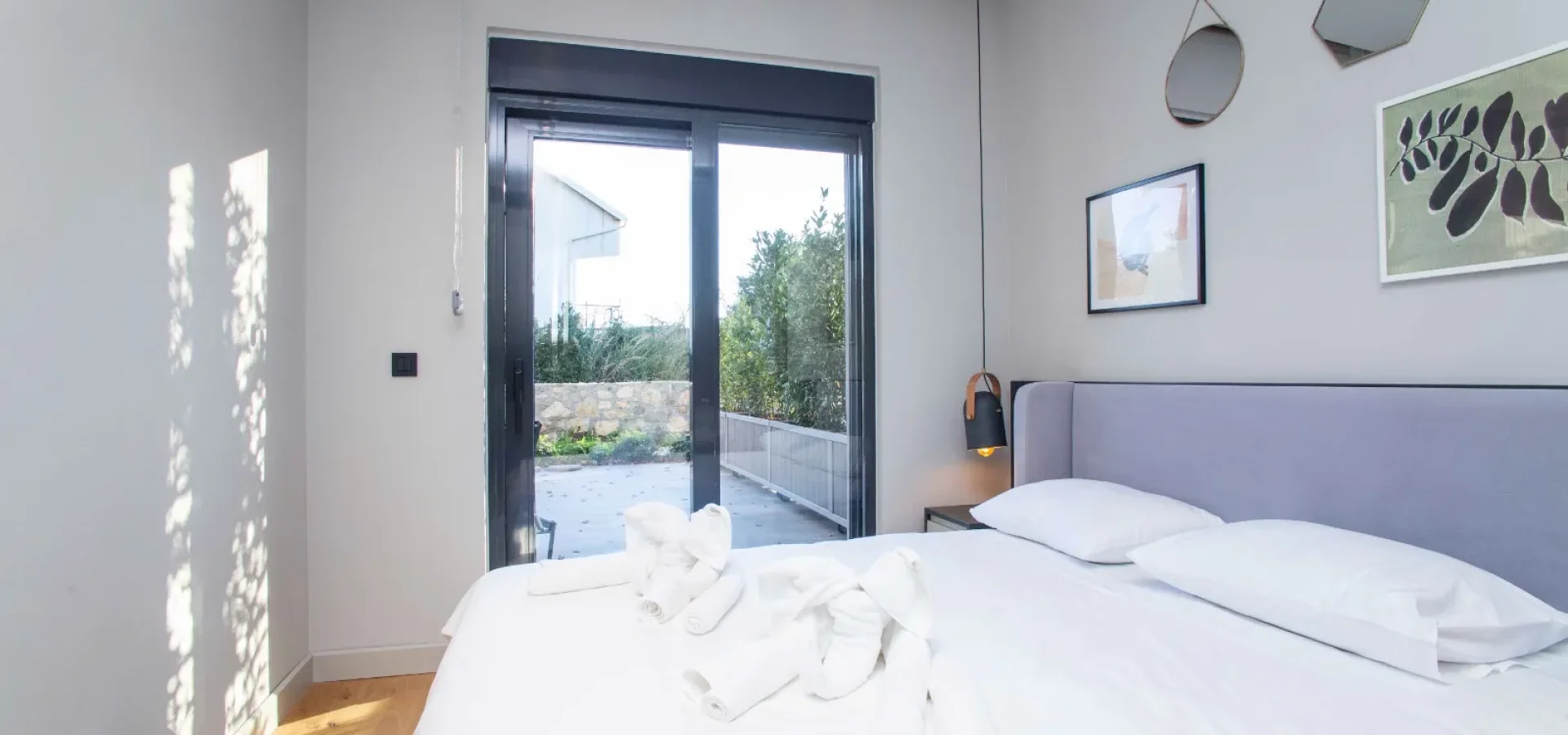 Tivat’ta Porto Montenegro’ya Yürüme Mesafesinde 1+1 Daire – 45 m² + 80 m² Teras