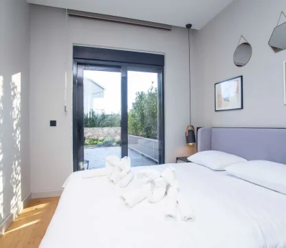 Tivat’ta Porto Montenegro’ya Yürüme Mesafesinde 1+1 Daire – 45 m² + 80 m² Teras