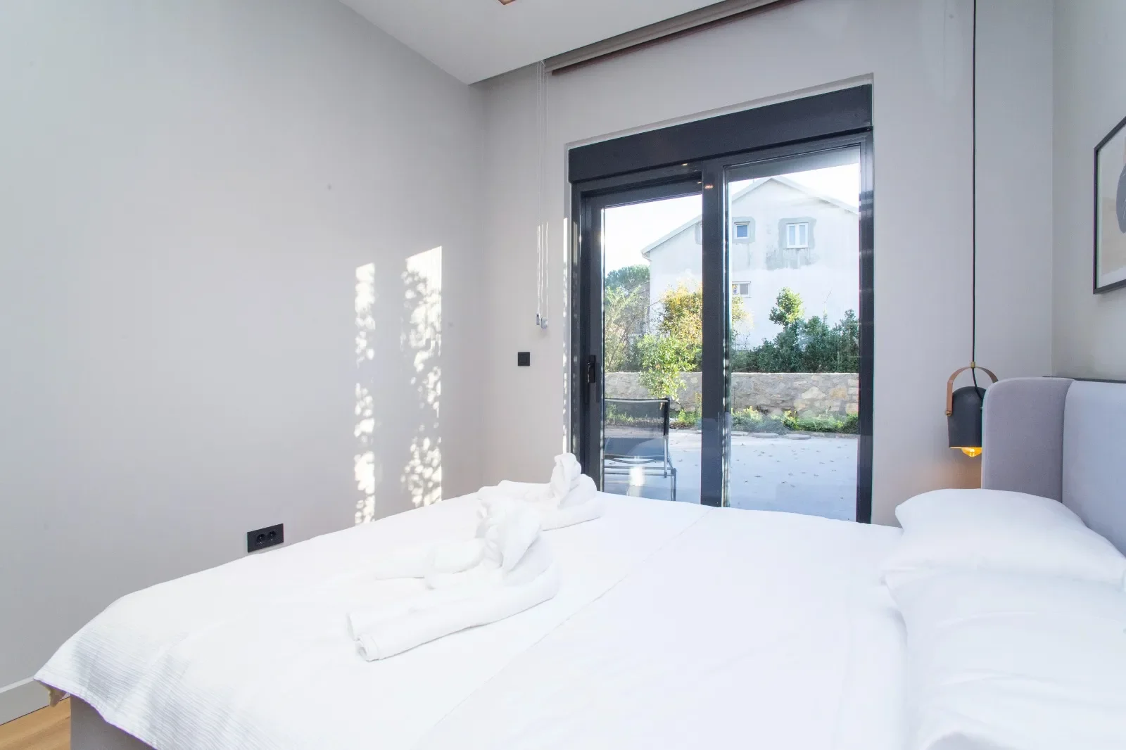 Tivat’ta Porto Montenegro’ya Yürüme Mesafesinde 1+1 Daire – 45 m² + 80 m² Teras