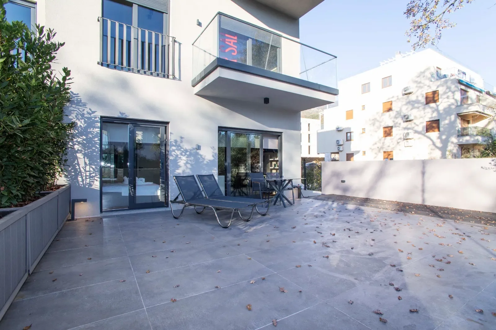 Tivat’ta Porto Montenegro’ya Yürüme Mesafesinde 1+1 Daire – 45 m² + 80 m² Teras