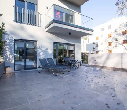 Tivat’ta Porto Montenegro’ya Yürüme Mesafesinde 1+1 Daire – 45 m² + 80 m² Teras