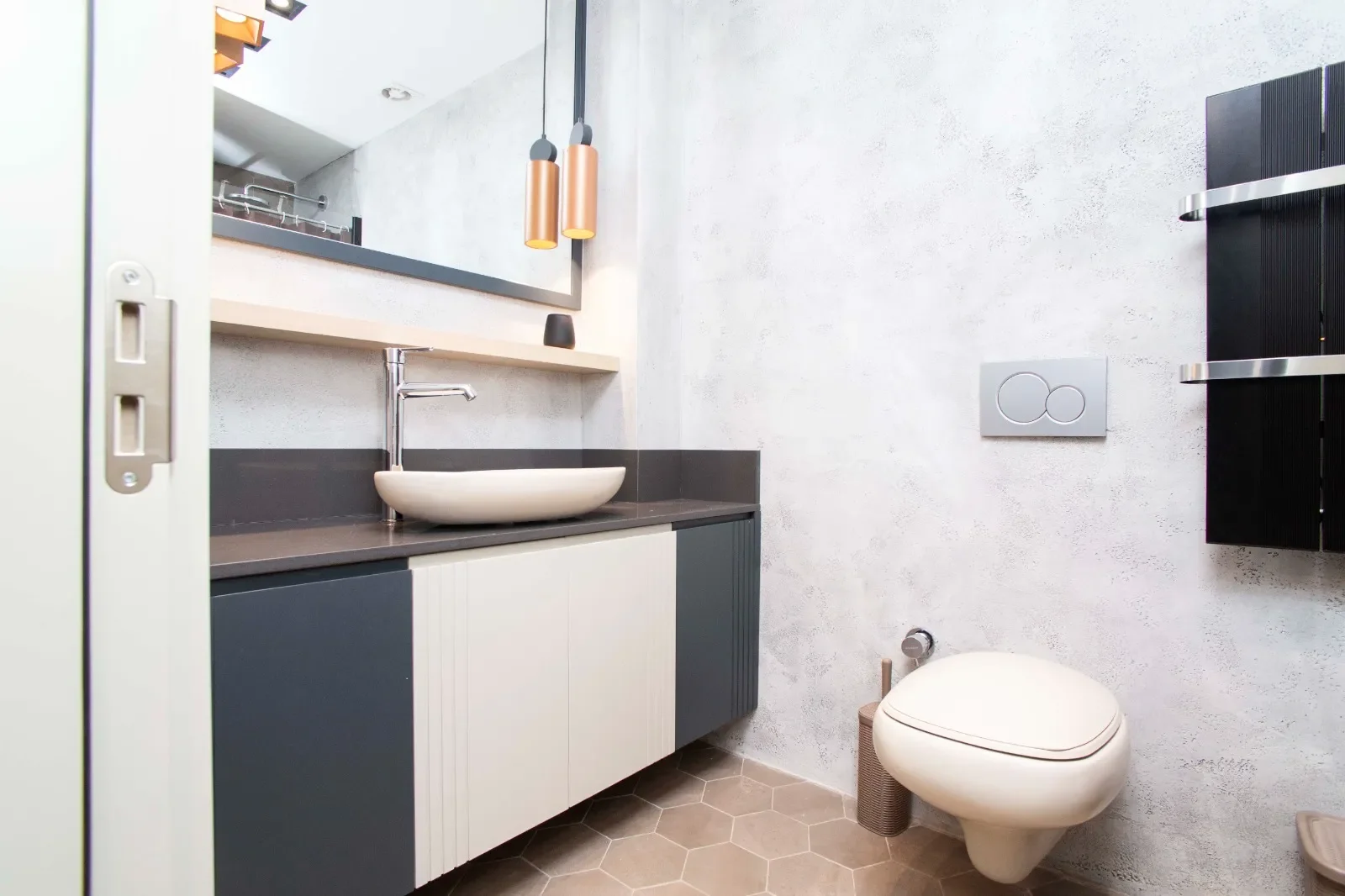 Tivat’ta Porto Montenegro’ya Yürüme Mesafesinde 1+1 Daire – 45 m² + 80 m² Teras