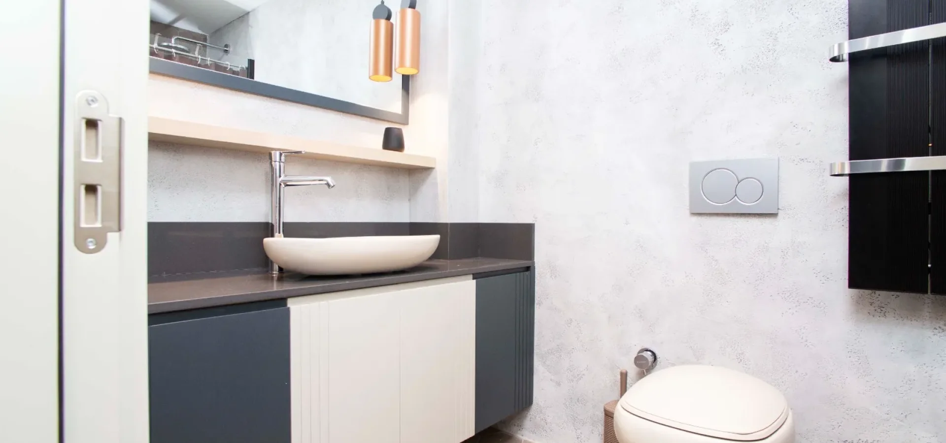 Tivat’ta Porto Montenegro’ya Yürüme Mesafesinde 1+1 Daire – 45 m² + 80 m² Teras