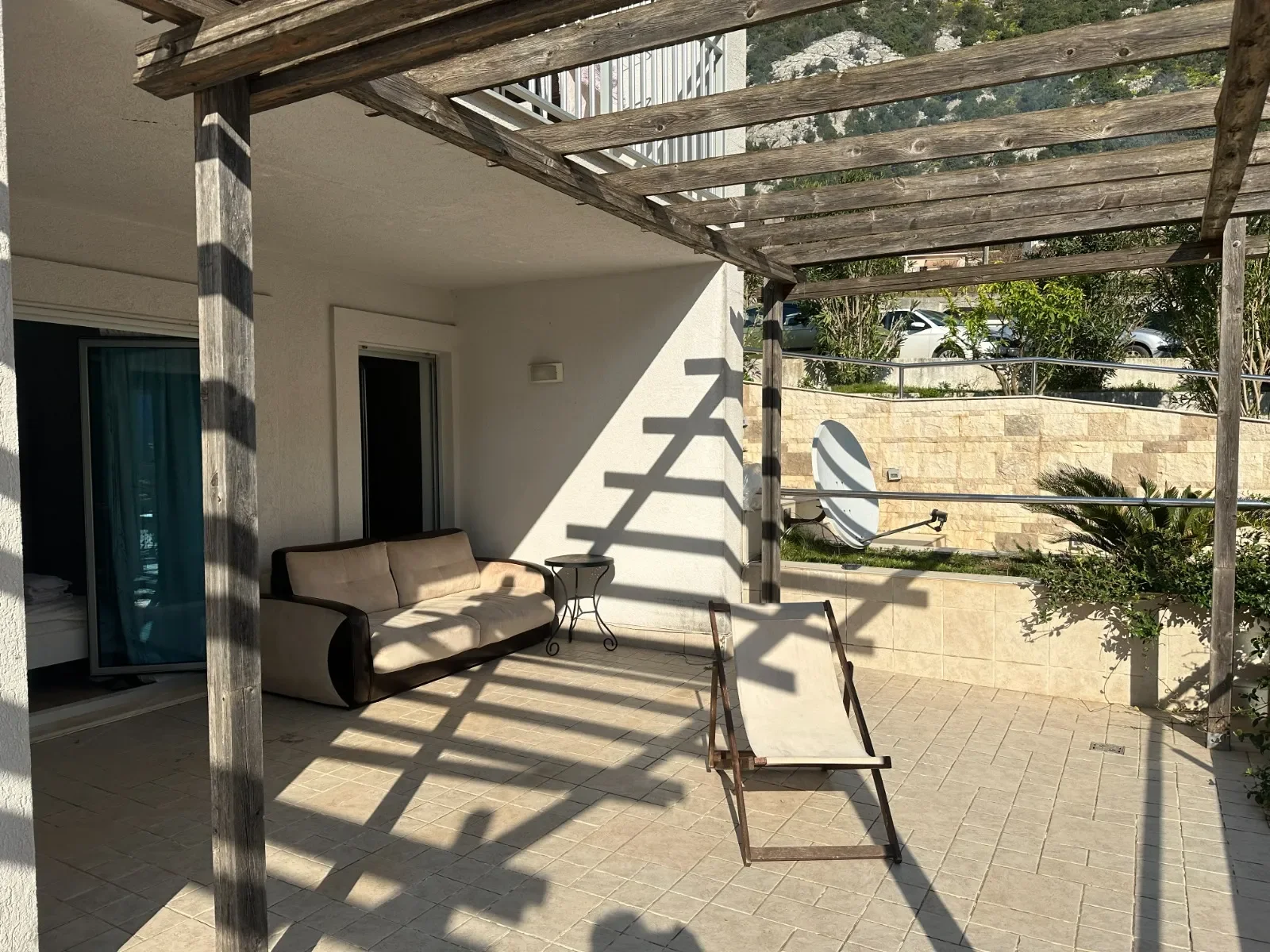 Kotor Dobrota’da Buena Vista’da Deniz ve Havuz Manzaralı 2+1 Daire