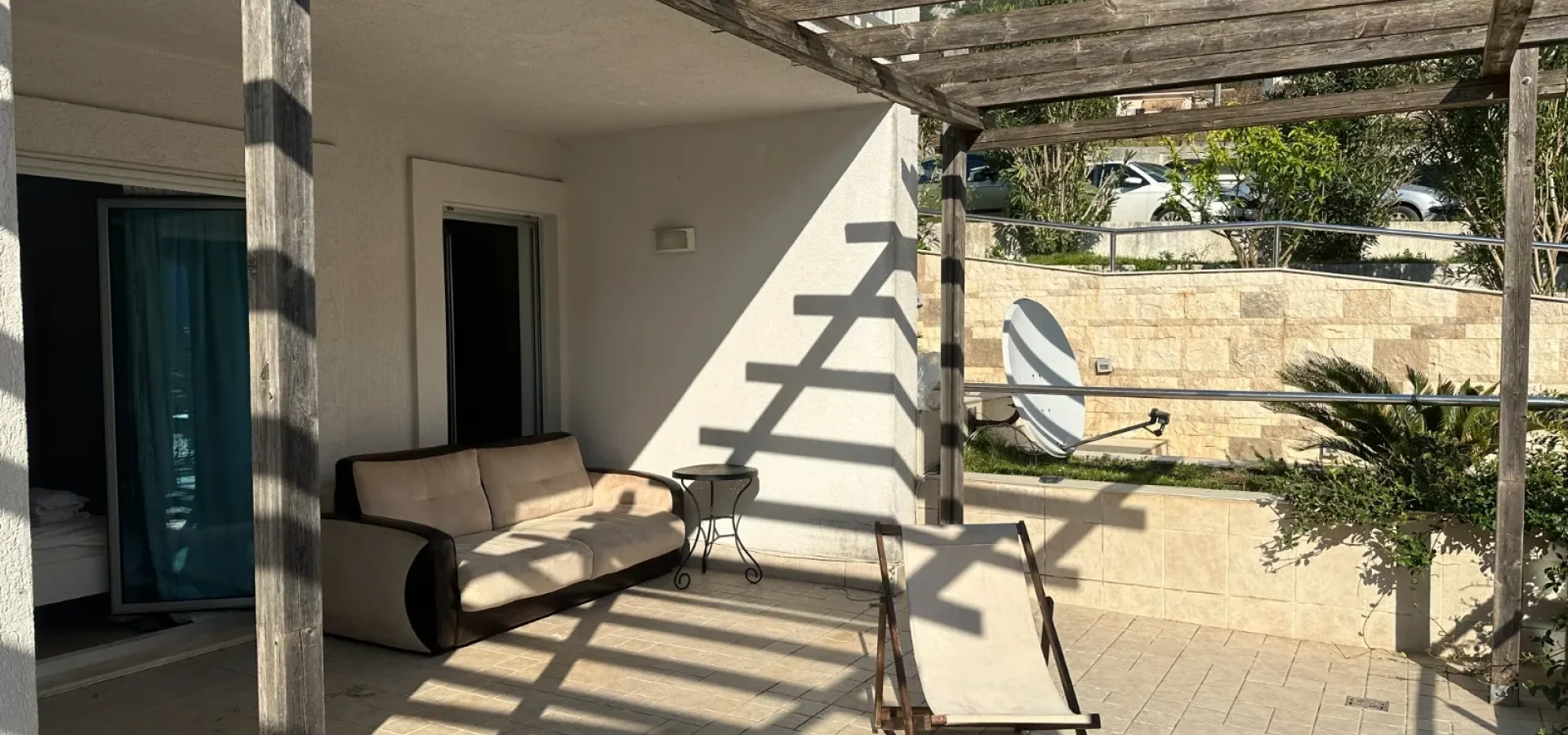 Kotor Dobrota’da Buena Vista’da Deniz ve Havuz Manzaralı 2+1 Daire