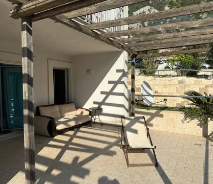 Kotor Dobrota’da Buena Vista’da Deniz ve Havuz Manzaralı 2+1 Daire