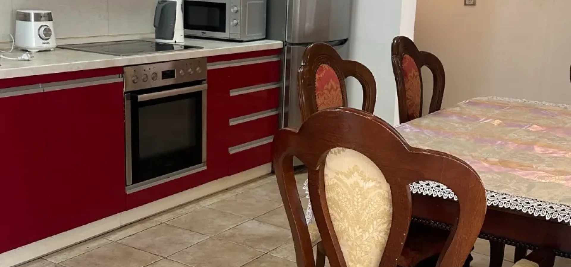 Kotor Dobrota’da Buena Vista’da Deniz ve Havuz Manzaralı 2+1 Daire