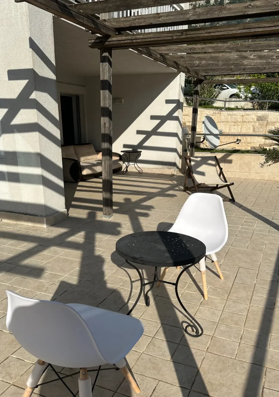 Kotor Dobrota’da Buena Vista’da Deniz ve Havuz Manzaralı 2+1 Daire