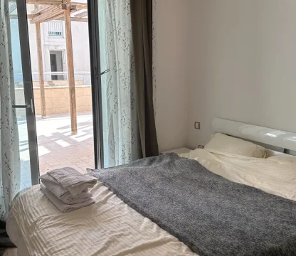 Kotor Dobrota’da Buena Vista’da Deniz ve Havuz Manzaralı 2+1 Daire