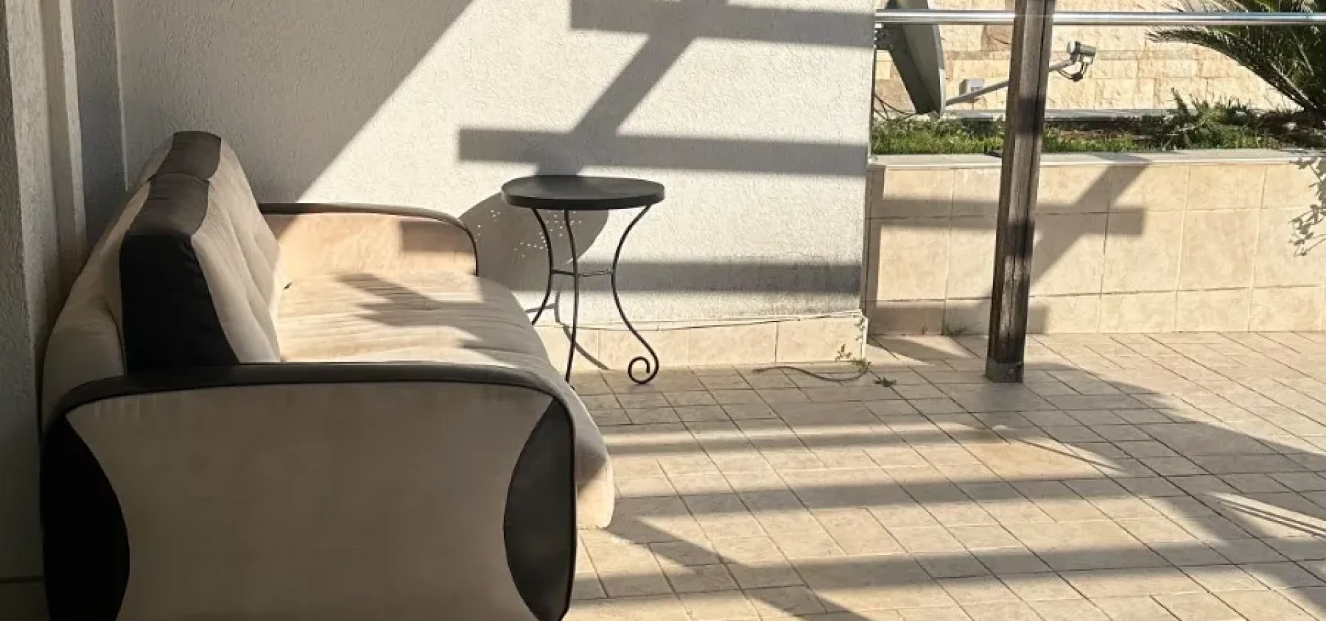 Kotor Dobrota’da Buena Vista’da Deniz ve Havuz Manzaralı 2+1 Daire