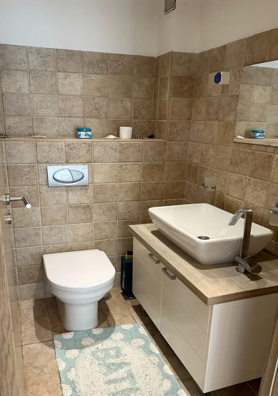 Kotor Dobrota’da Buena Vista’da Deniz ve Havuz Manzaralı 2+1 Daire