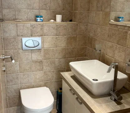 Kotor Dobrota’da Buena Vista’da Deniz ve Havuz Manzaralı 2+1 Daire