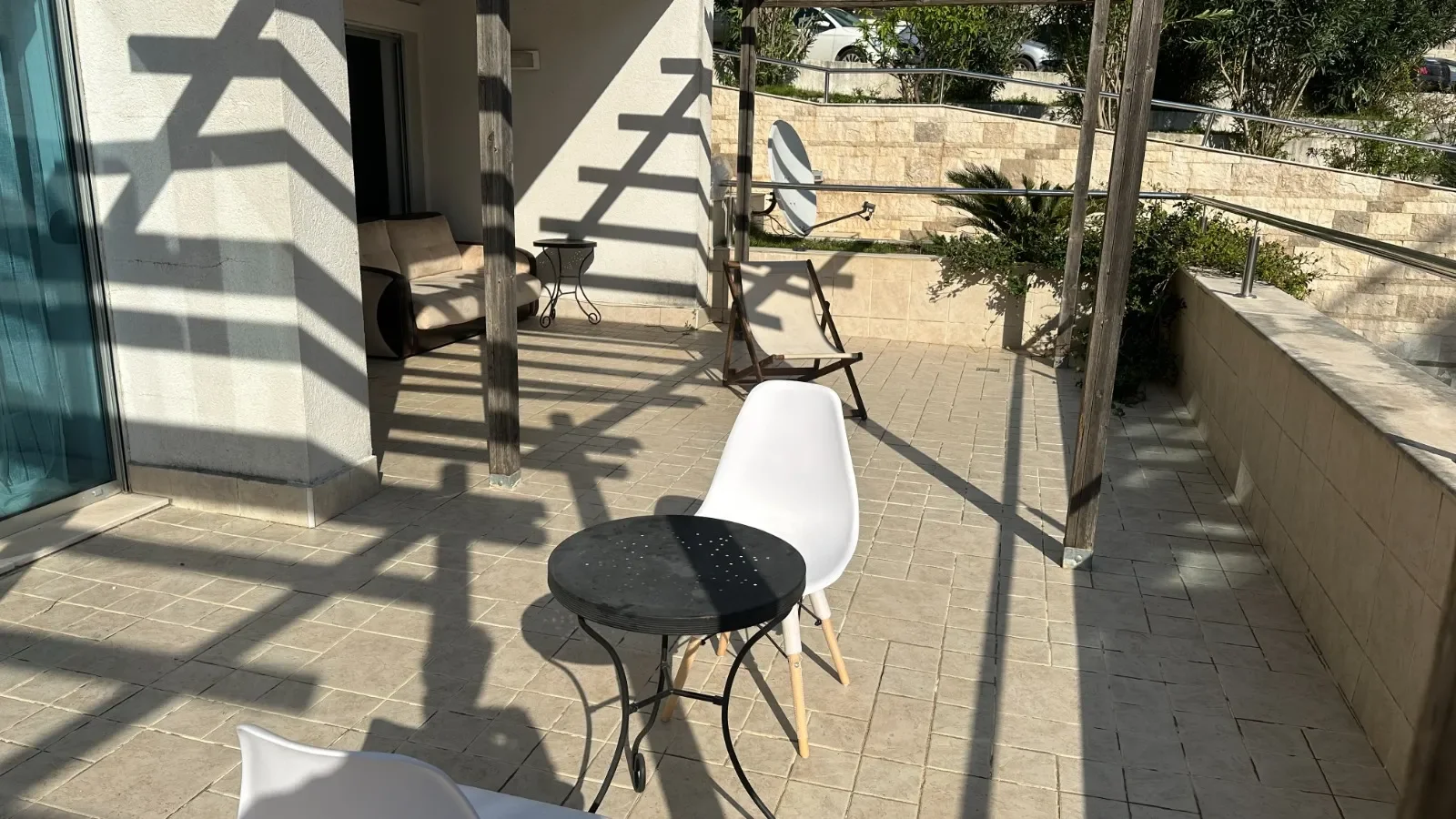 Kotor Dobrota’da Buena Vista’da Deniz ve Havuz Manzaralı 2+1 Daire