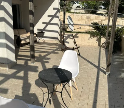 Kotor Dobrota’da Buena Vista’da Deniz ve Havuz Manzaralı 2+1 Daire