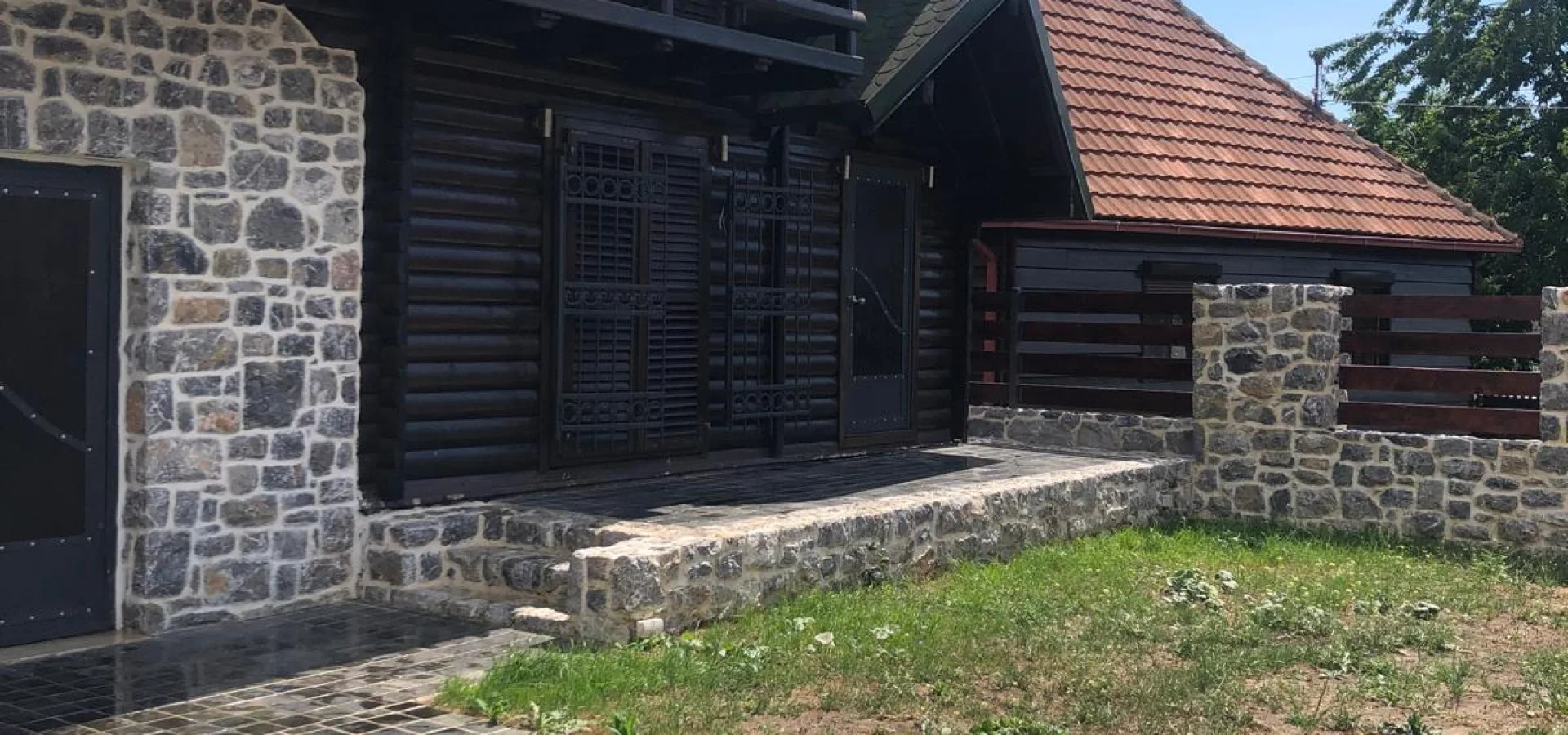  Kolaşin’de 3+1 dubleks 106 m2, ev bahçe 200 m2