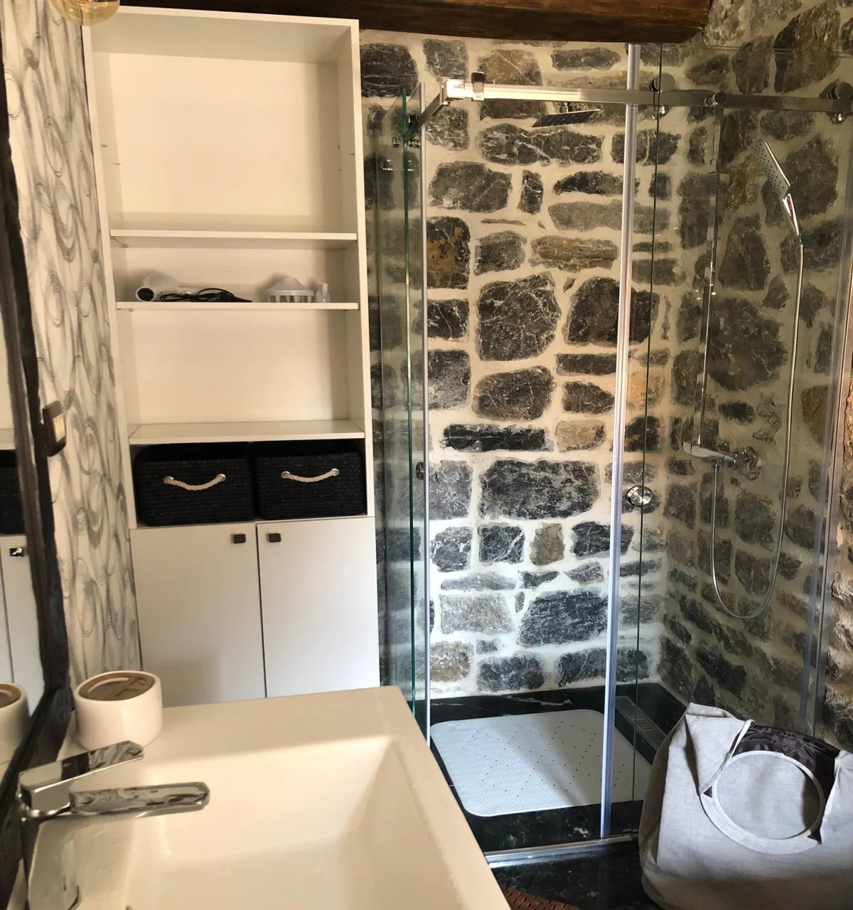  Kolaşin’de 3+1 dubleks 106 m2, ev bahçe 200 m2