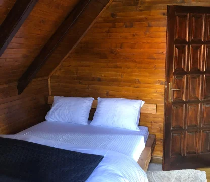  Kolaşin’de 3+1 dubleks 106 m2, ev bahçe 200 m2