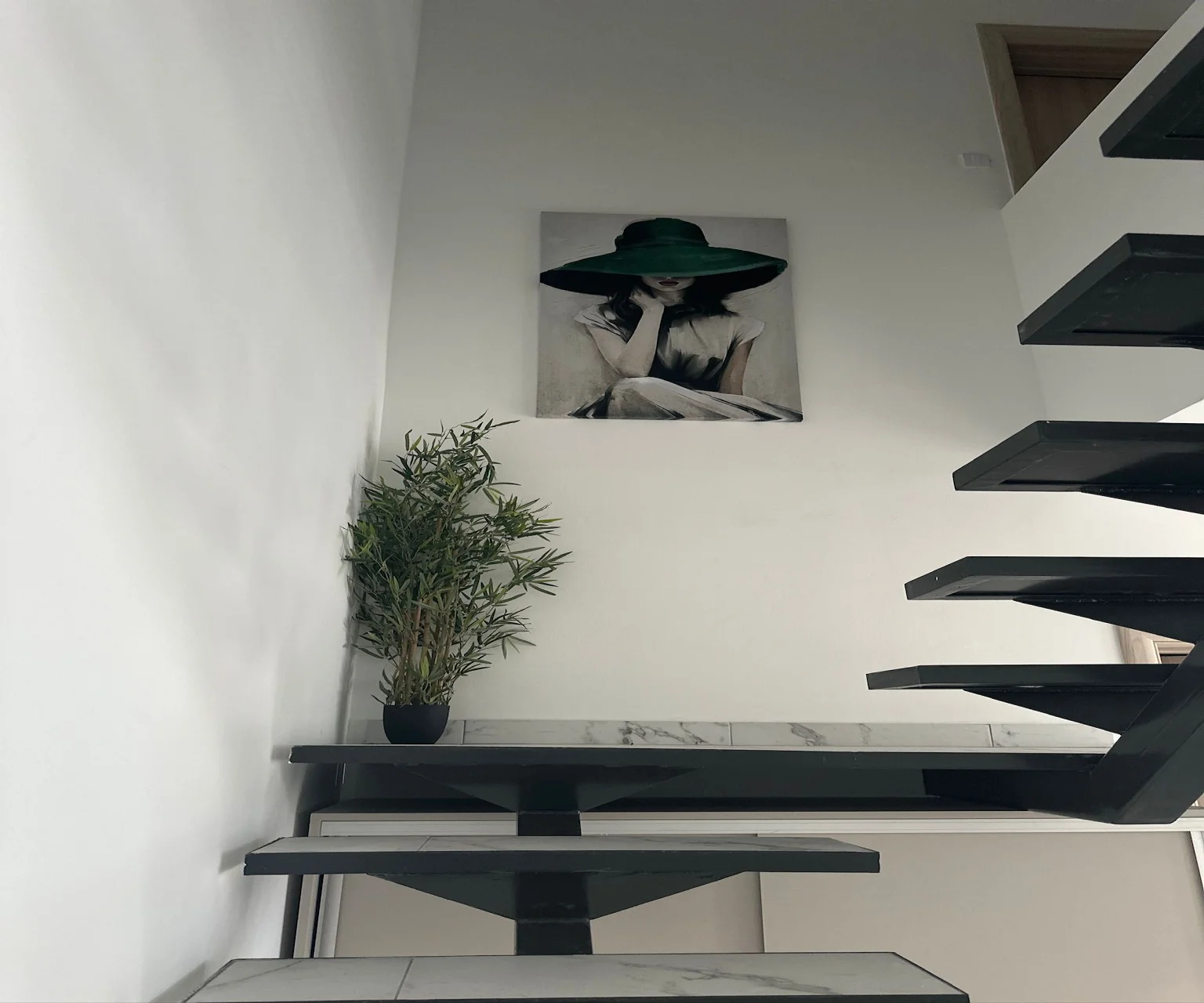 Kotor Dobrota’da Deniz Manzaralı 2+1 Daire – 69 m²