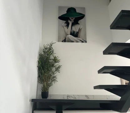 Kotor Dobrota’da Deniz Manzaralı 2+1 Daire – 69 m²