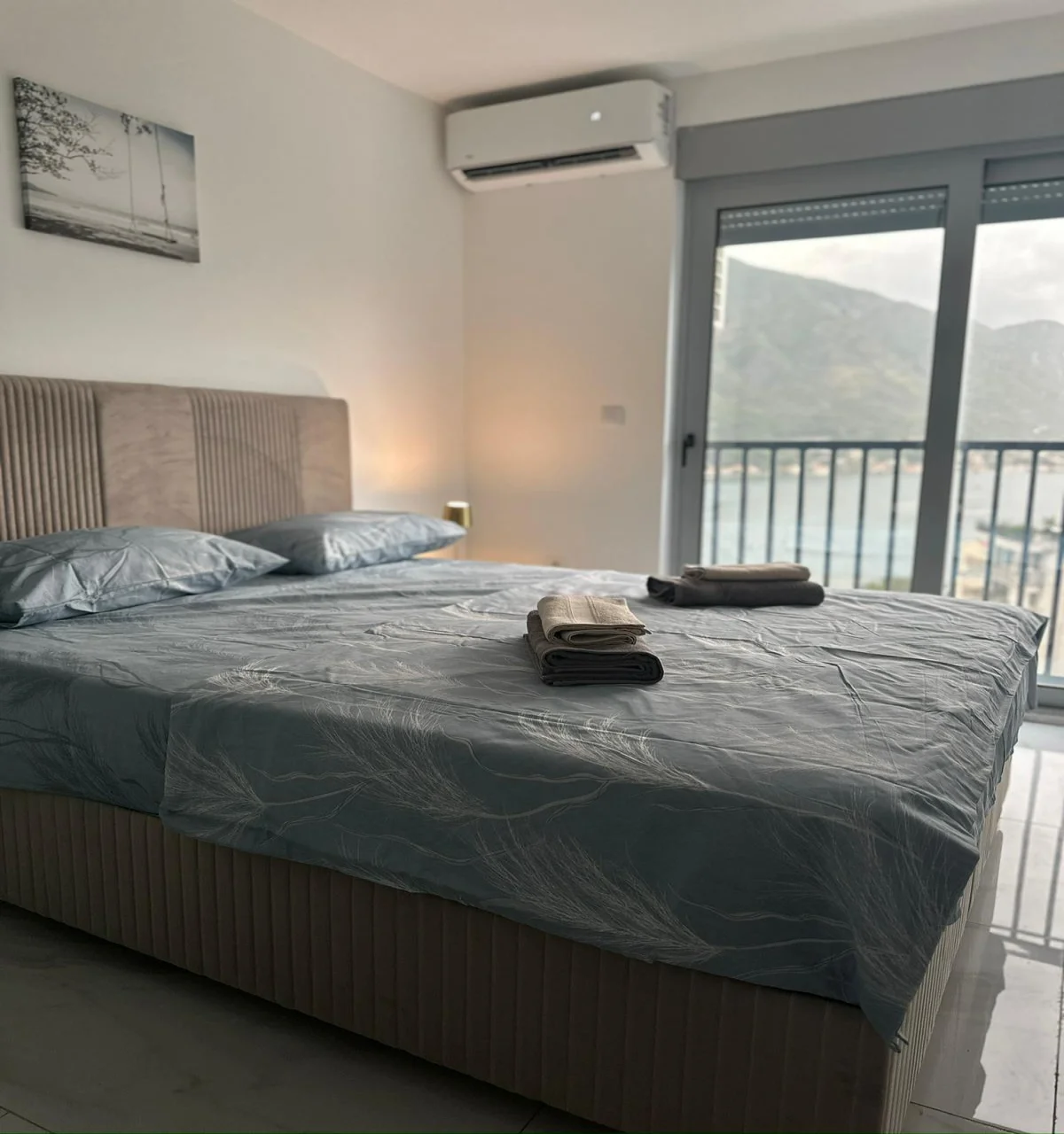 Kotor Dobrota’da Deniz Manzaralı 2+1 Daire – 69 m²
