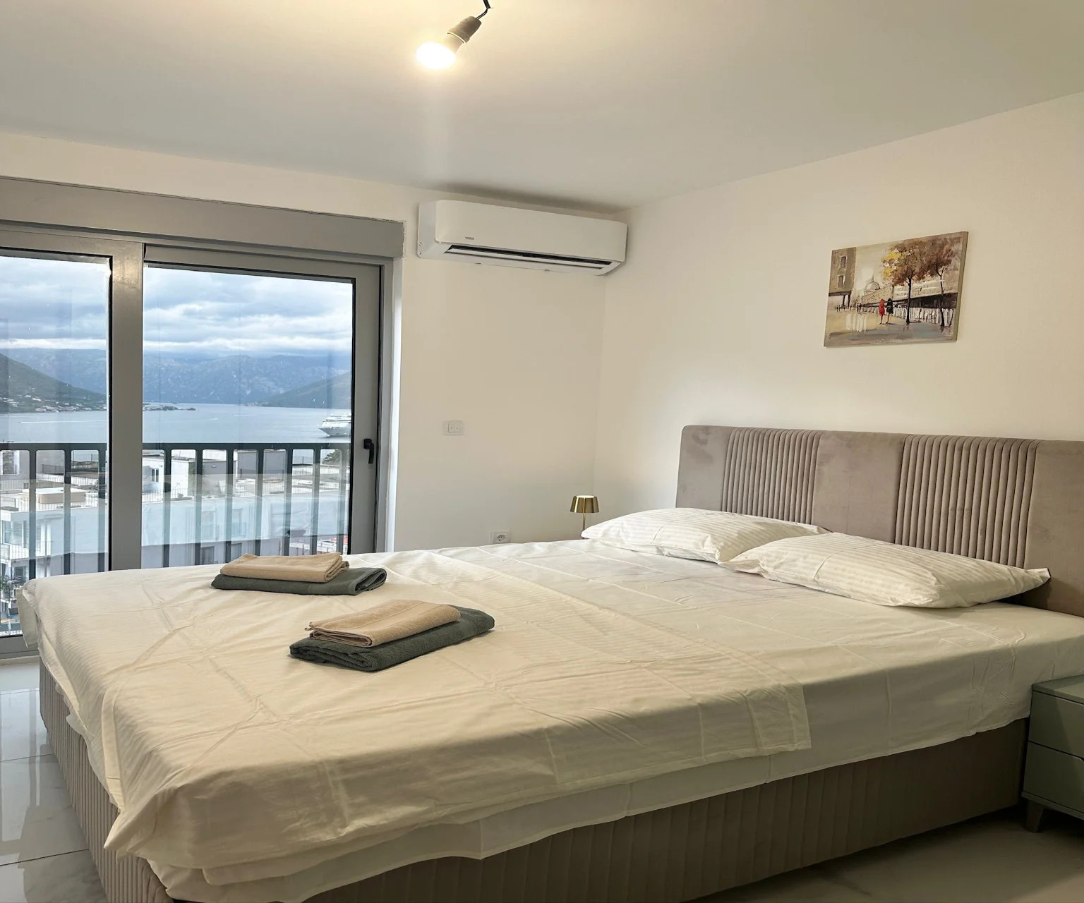 Kotor Dobrota’da Deniz Manzaralı 2+1 Daire – 69 m²