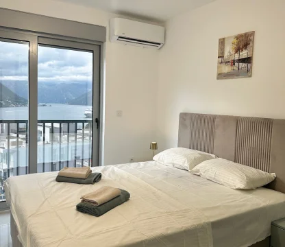 Kotor Dobrota’da Deniz Manzaralı 2+1 Daire – 69 m²