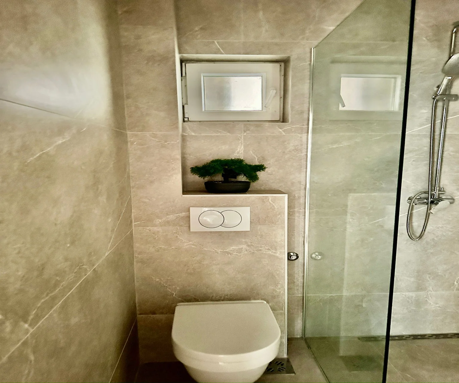 Kotor Dobrota’da Deniz Manzaralı 2+1 Daire – 69 m²