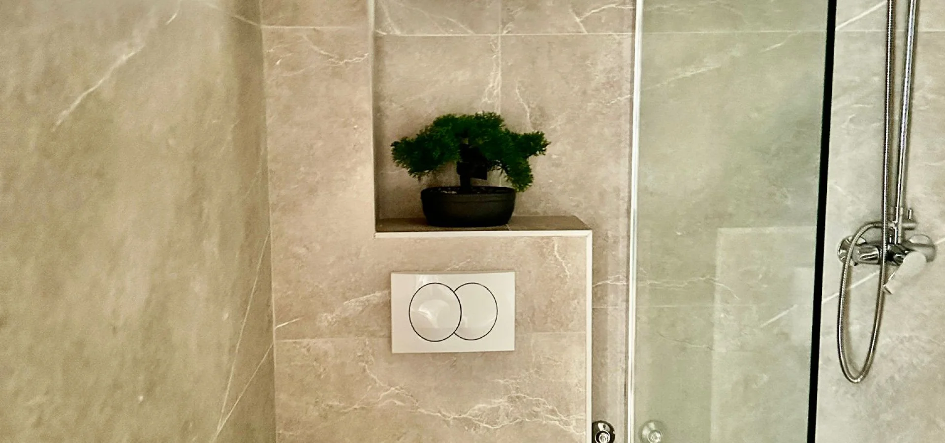 Kotor Dobrota’da Deniz Manzaralı 2+1 Daire – 69 m²