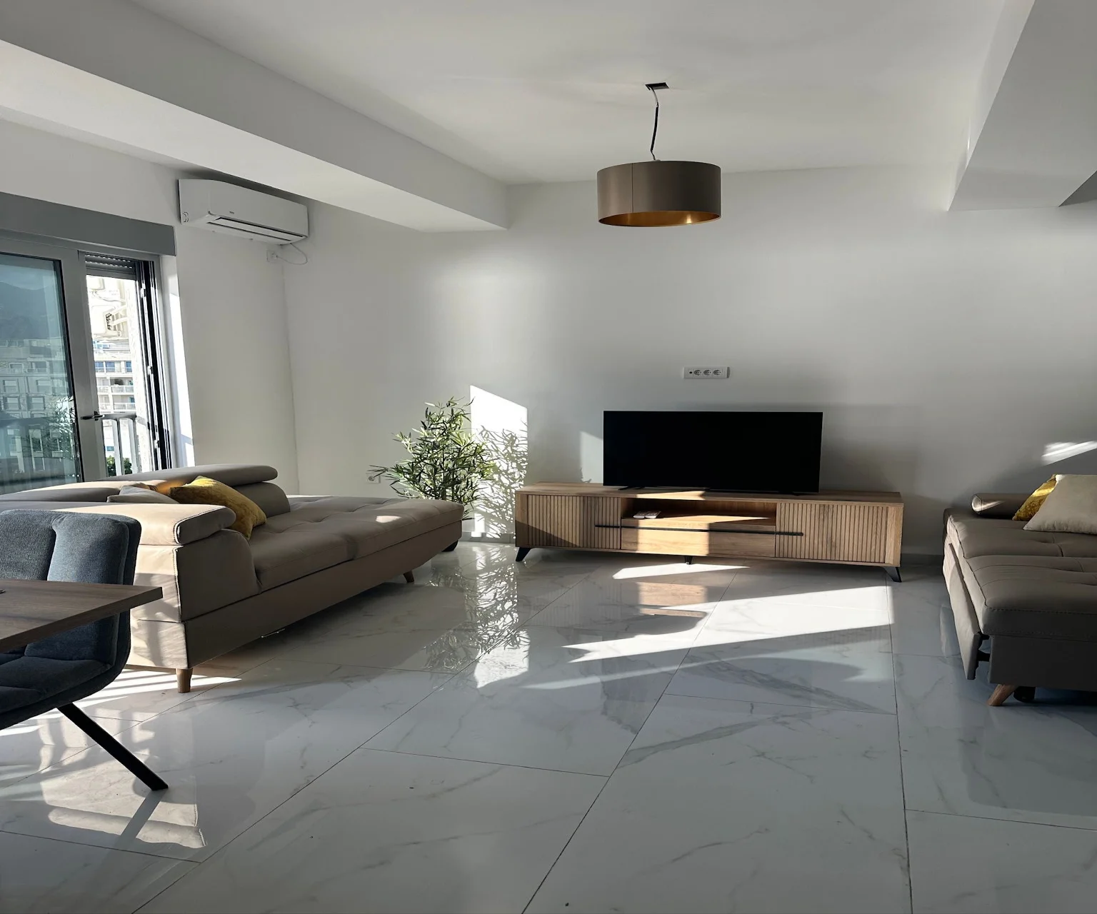 Kotor Dobrota’da Deniz Manzaralı 2+1 Daire – 69 m²