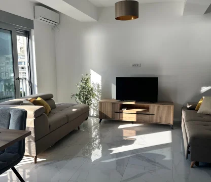 Kotor Dobrota’da Deniz Manzaralı 2+1 Daire – 69 m²