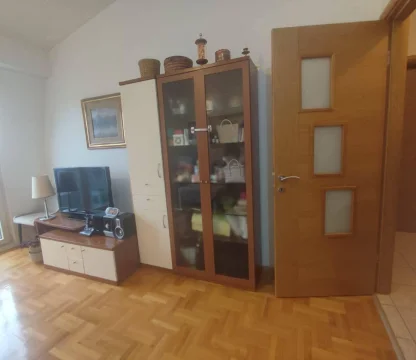 Podgorica Stari Aerodrom’da 1+1 Yarı Mobilyalı Daire – 43 m²