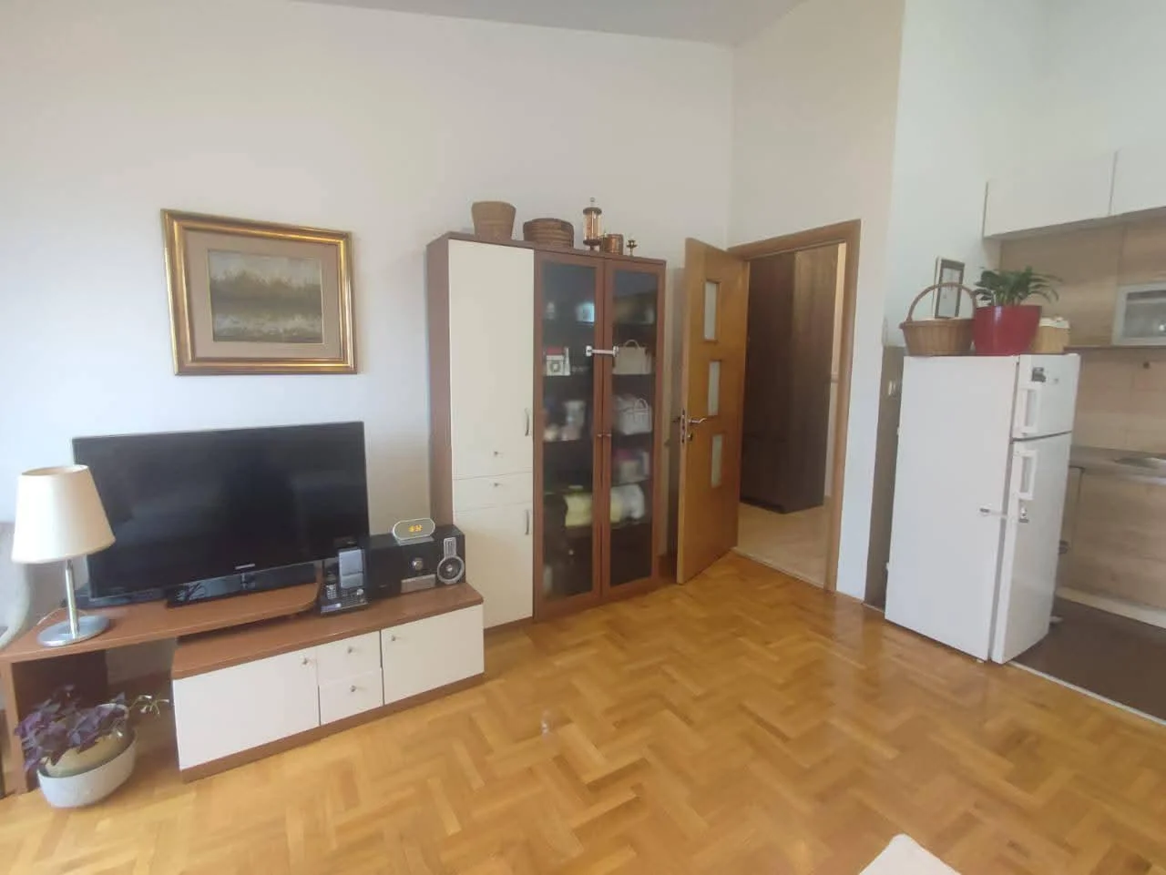 Podgorica Stari Aerodrom’da 1+1 Yarı Mobilyalı Daire – 43 m²