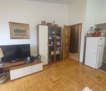 Podgorica Stari Aerodrom’da 1+1 Yarı Mobilyalı Daire – 43 m²