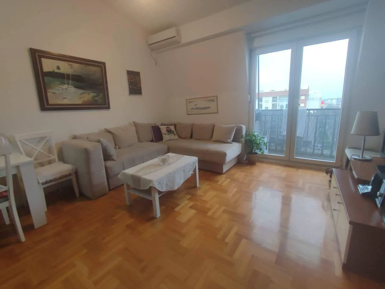 Podgorica Stari Aerodrom’da 1+1 Yarı Mobilyalı Daire – 43 m²