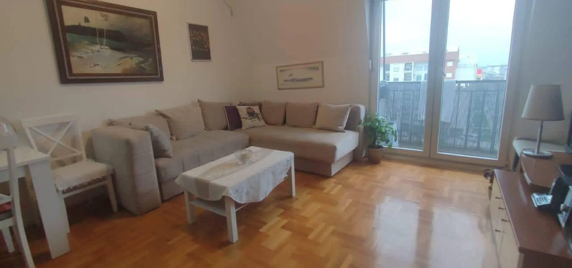 Podgorica Stari Aerodrom’da 1+1 Yarı Mobilyalı Daire – 43 m²