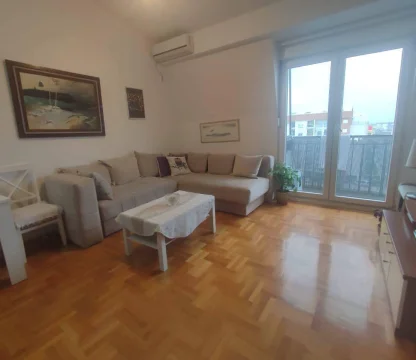 Podgorica Stari Aerodrom’da 1+1 Yarı Mobilyalı Daire – 43 m²