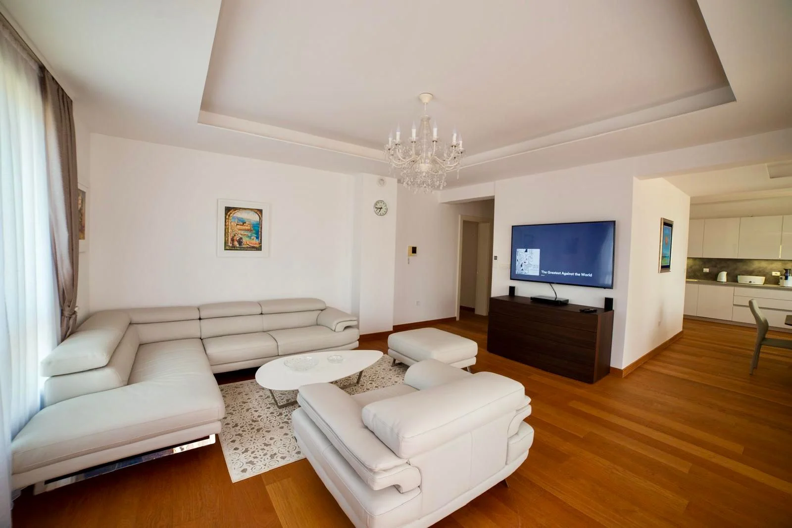 Budva'nın tam merkezinde, 2 yatak odalı lüks daire kiralık