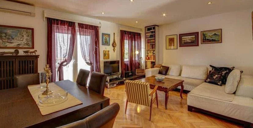 Budva da Özel havuzlu   2 + 1  Müstakil ev