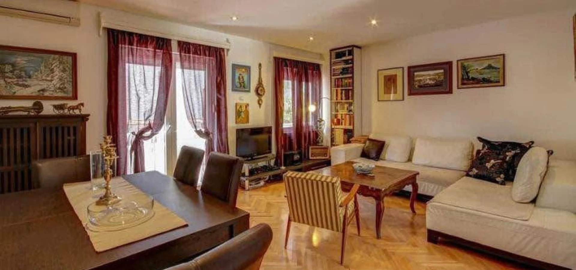 Budva da Özel havuzlu   2 + 1  Müstakil ev