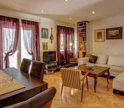 Budva da Özel havuzlu   2 + 1  Müstakil ev