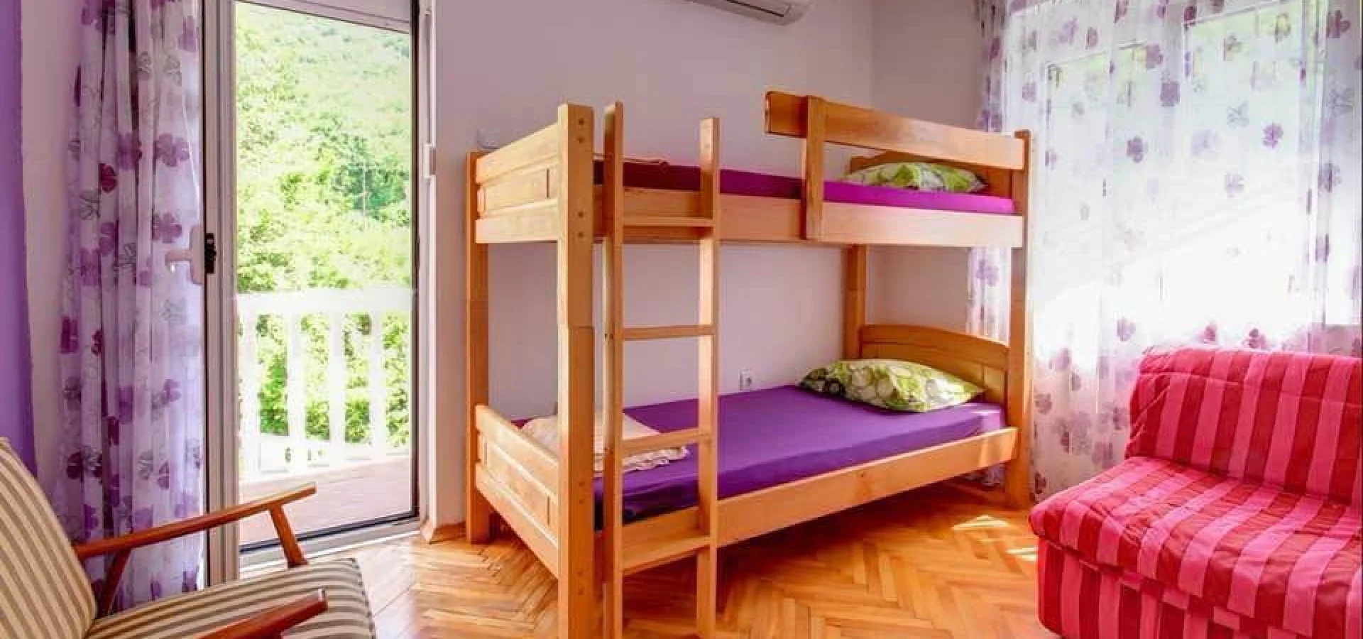 Budva da Özel havuzlu   2 + 1  Müstakil ev